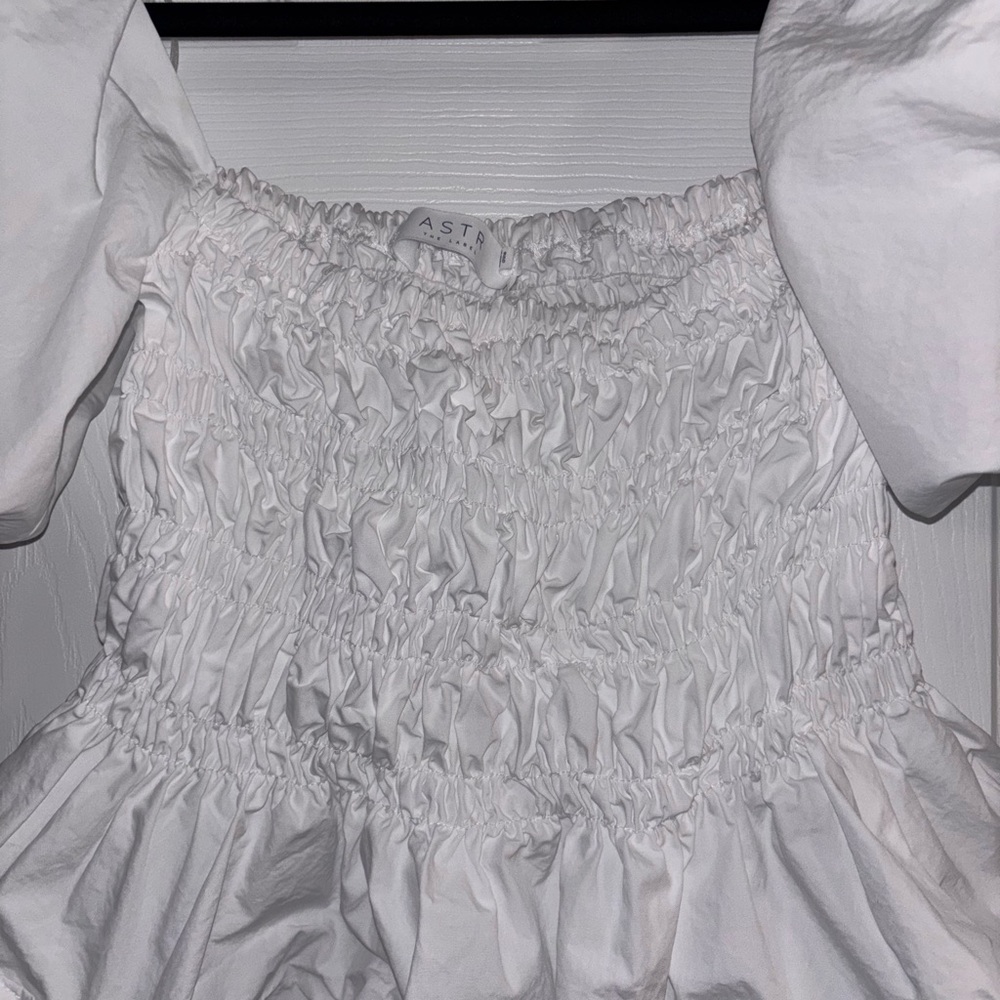 ASTR The Label White Puff Sleeve Smocked Crop Top Size Small - Picture 2 of 7